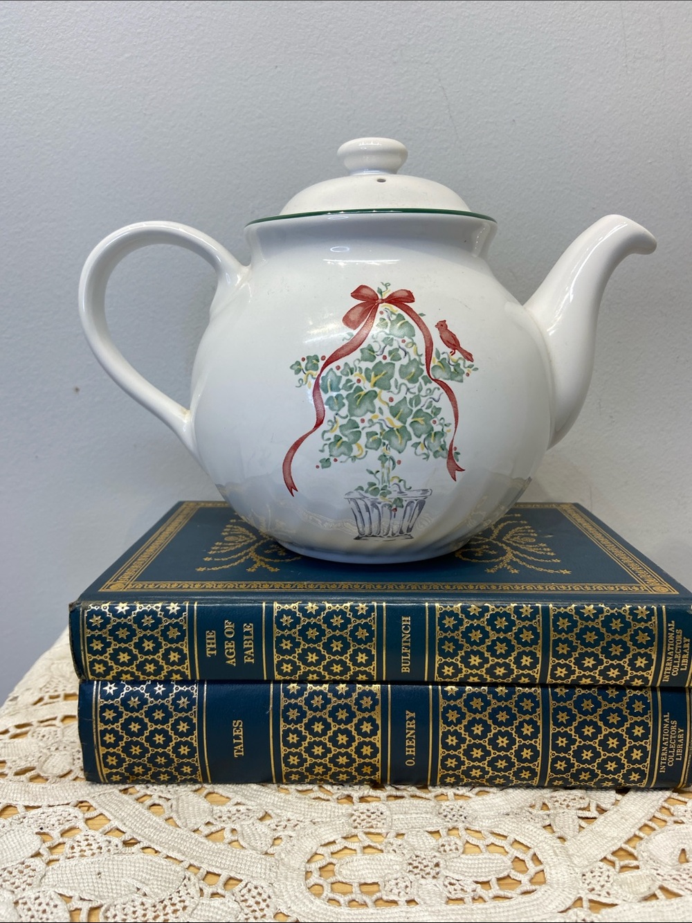 Corelle Coordinates Stoneware Callaway Ivy Holiday Tea Pot with Lid Teapot